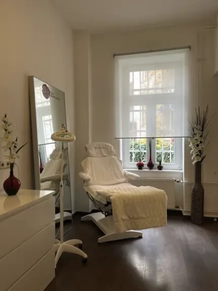 spa.Five Behandlungsraum - Professionelle Ausstattung für Kosmetikbehandlungen